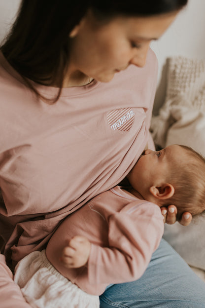 Chandail d'allaitement "maman" design cœur