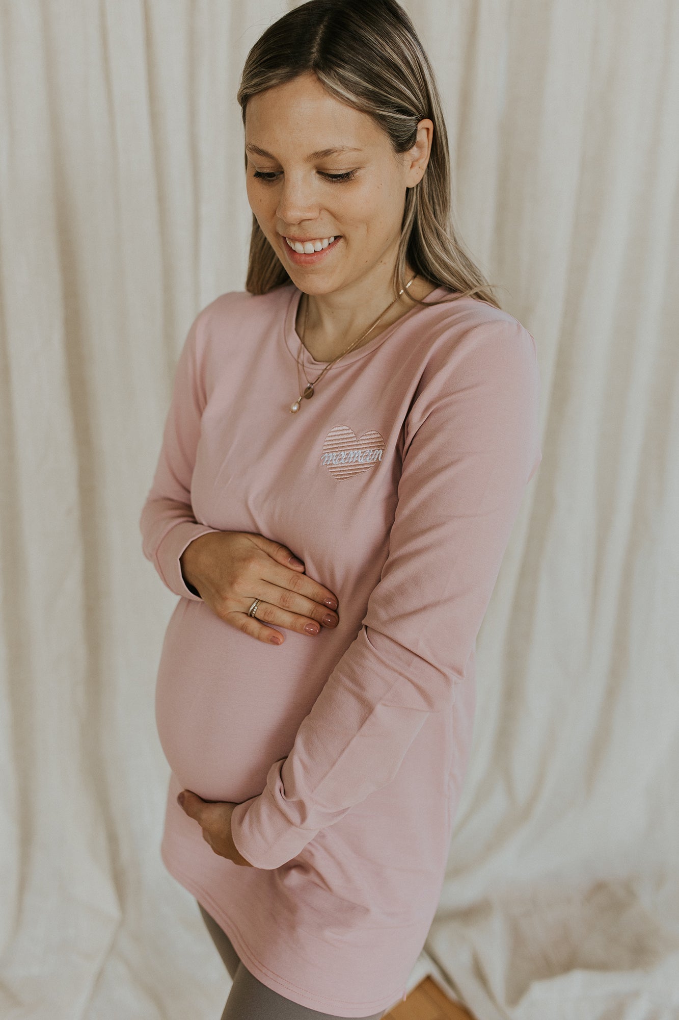 Chandail d'allaitement "maman" design cœur