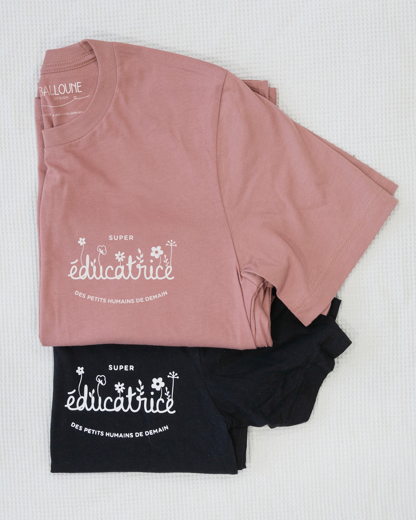 ÉDUCATRICE 'super éducatrice des petits humains de demain' FLEURI - T-shirt et crewneck Adulte