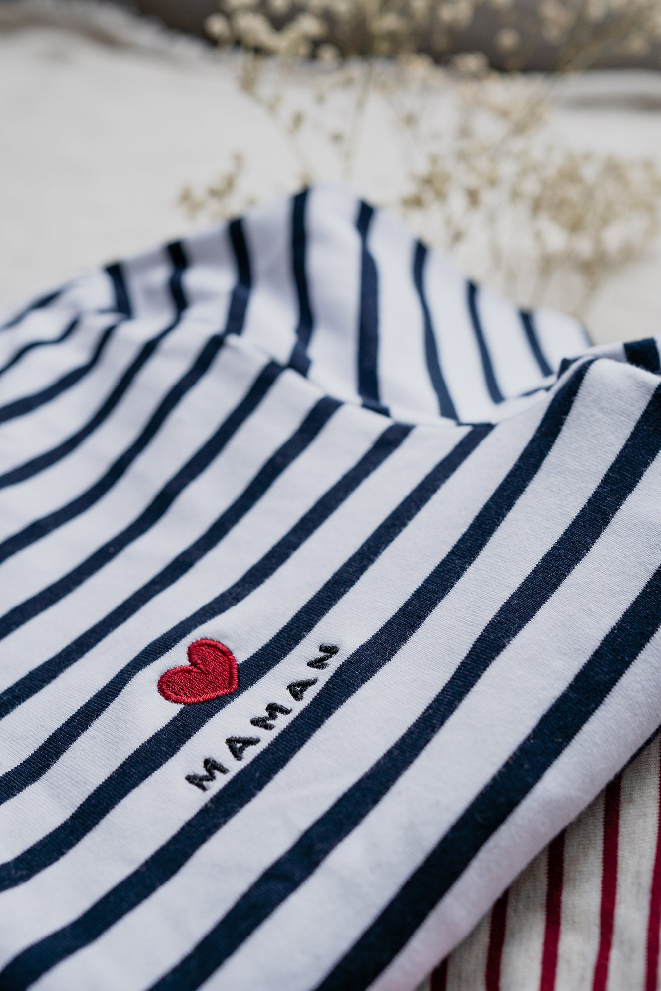 T-shirt d'allaitement rayé blanc/marine "maman" design Petit Cœur Rouge