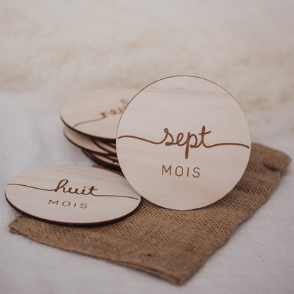 *prêt-à-partir* Pastilles d'étapes mensuelles en bois - Ensemble de 12