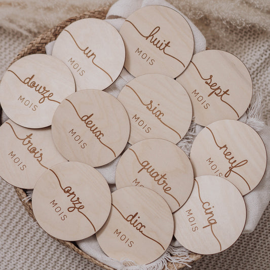 *prêt-à-partir* Pastilles d'étapes mensuelles en bois - Ensemble de 12