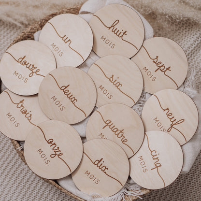 *prêt-à-partir* Pastilles d'étapes mensuelles en bois - Ensemble de 12