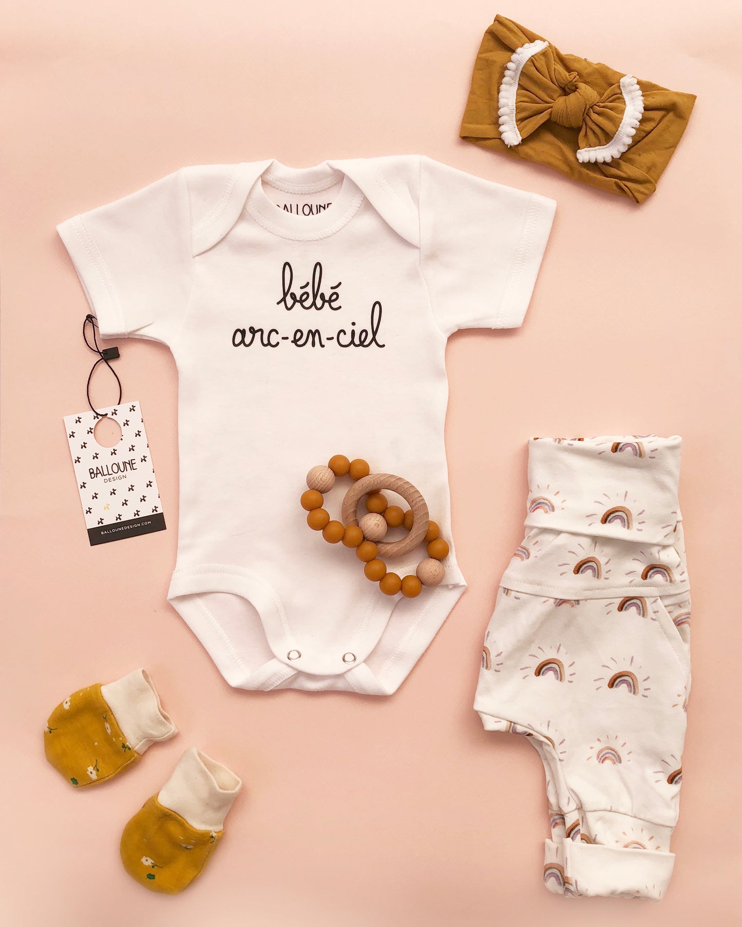 Cache-couche BÉBÉ ARC-EN-CIEL blanc à manches courtes
