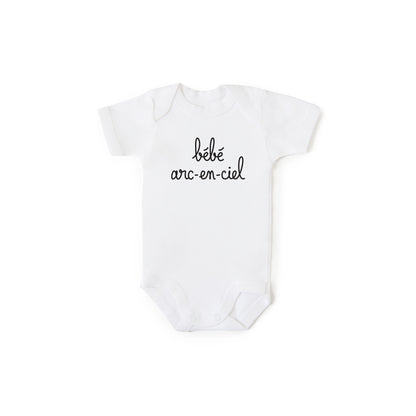 Cache-couche BÉBÉ ARC-EN-CIEL blanc à manches courtes